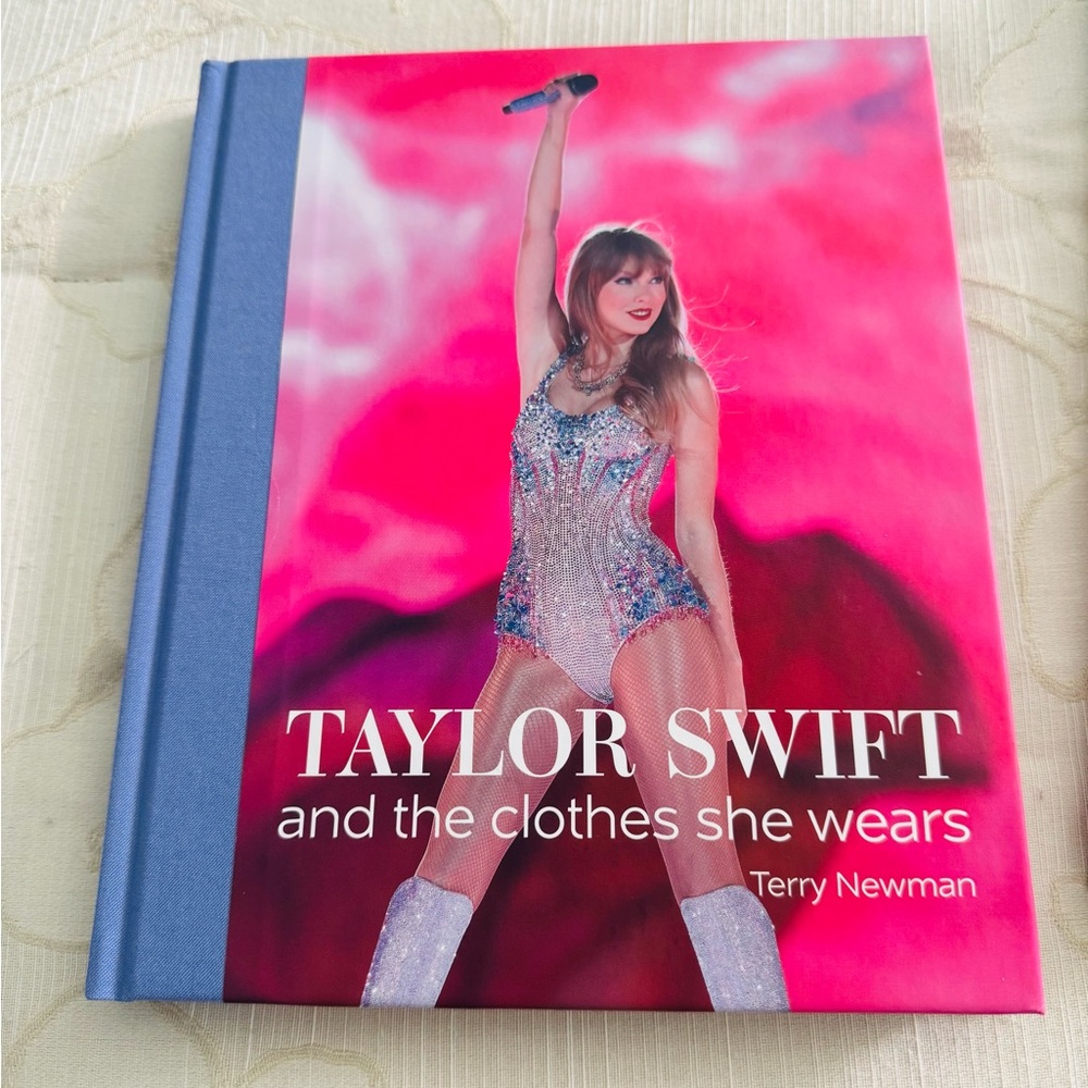 Taylor Swift Fashion Book with Pink and Blue Cover - Picture 5 of 5